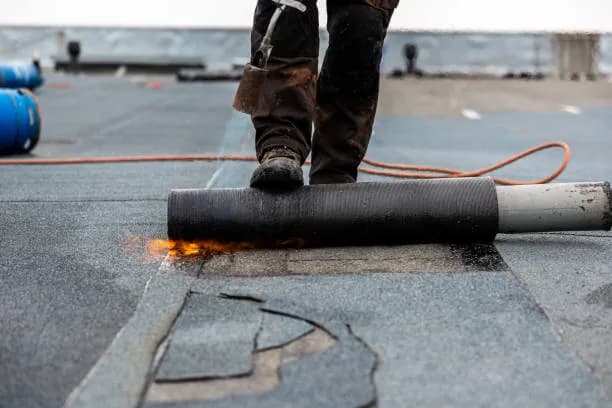 Detail van vakkundige dakreparatie op een Nederlands dak