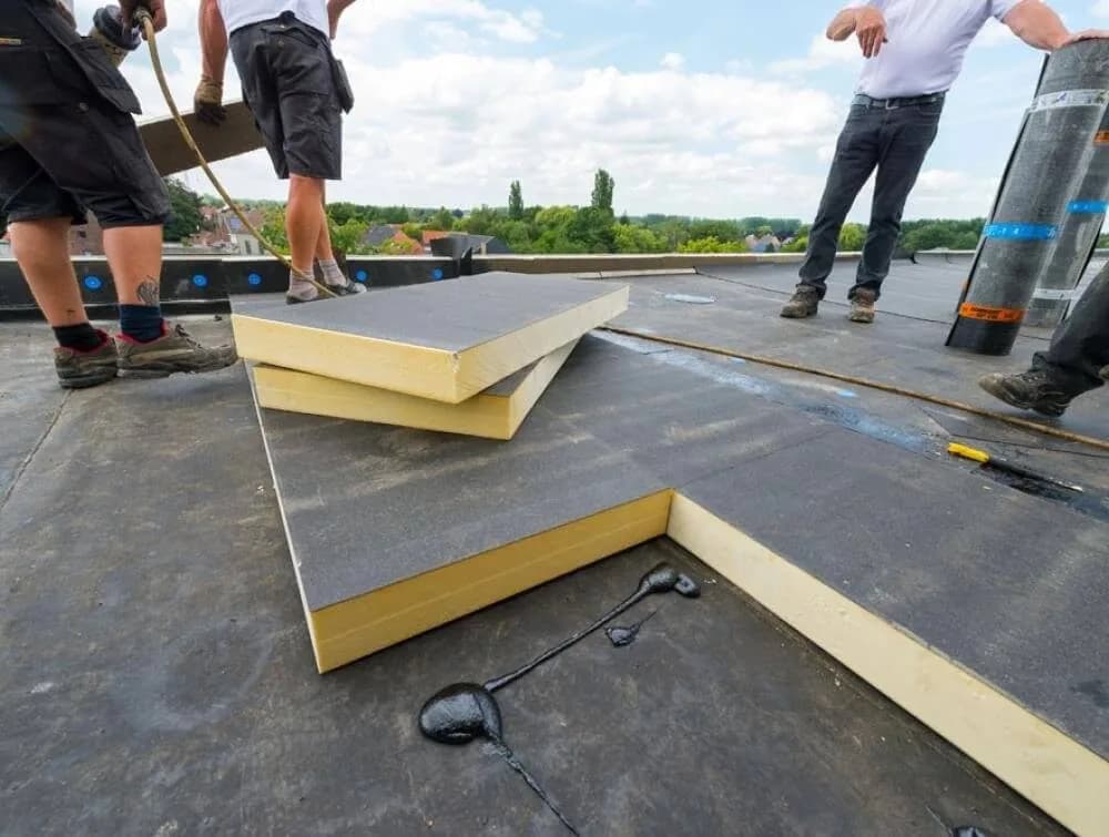 PIR-isolatieplaten op een plat dak voor dakisolatie